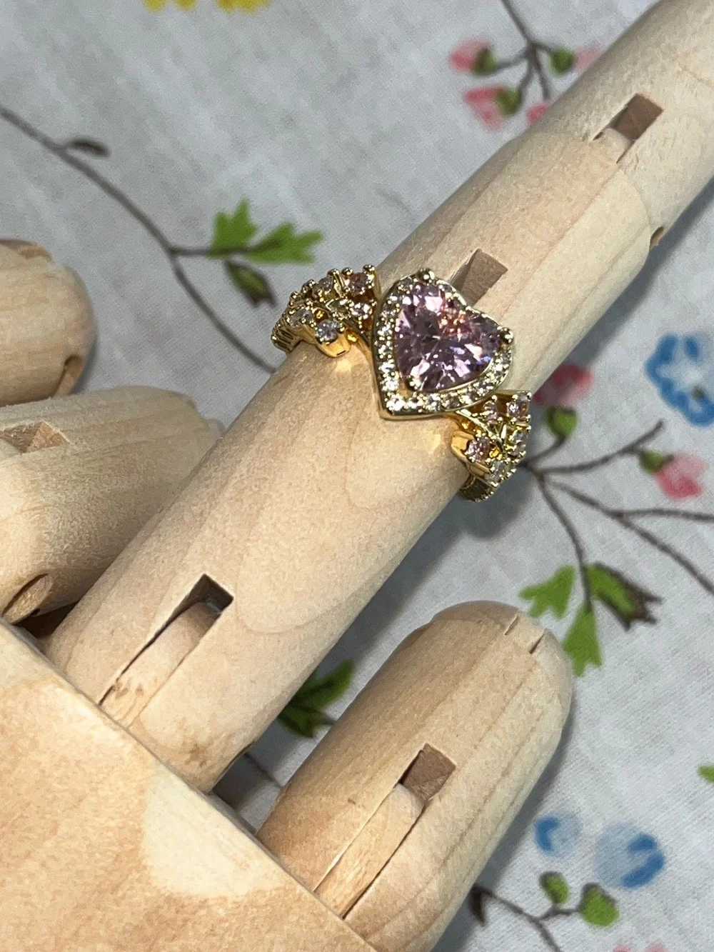 N/A elegant gold